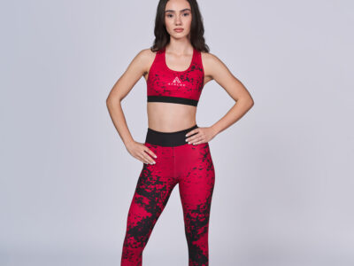 761013-Red Wine Black